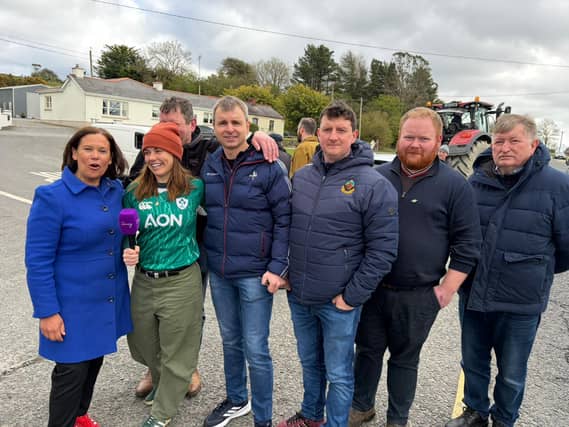 Sinn Féin president, Mary Lou McDonald, with (from left) Sammy Heaney, content creator; Deputy Ruairí Ó Murchú; Cllr. Antóin Watters; Pete Donaghy, Sinn Féin organiser and Cllr. Pearse McGeough