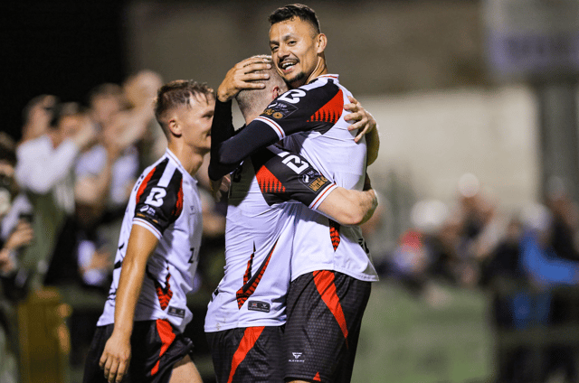 Daryl Horgan of Dundalk, centre, celebrates with team-mates after scoring. Photo by Gerry Scully/Sportsfile