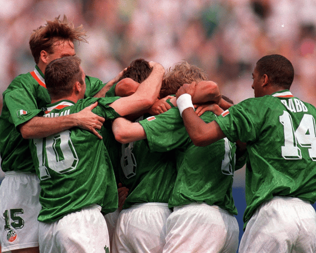 Ray Houghton of Republic of Ireland celebrates after scoring his side's first goal with team-mates, from left, Tommy Coyne, John Sheridan, Steve Staunton and Phil Babb. Photo by Ray McManus/Sportsfile