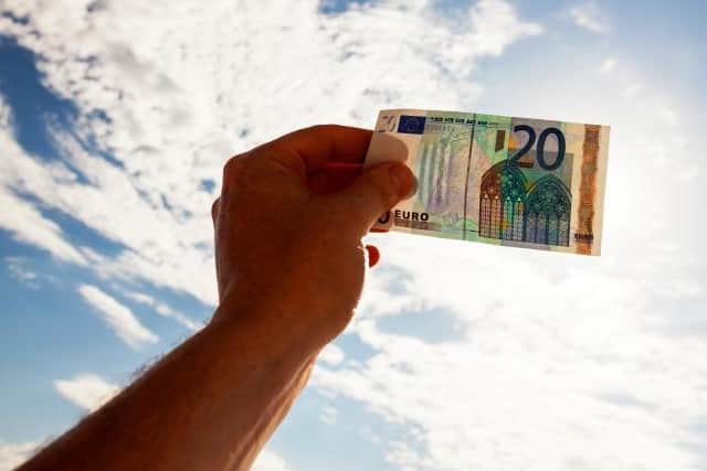 When we escape the day-to-day, it can be tough to stick to a budget, and keep in perspective what we need rather than want. New research from HyperJar reveals one in 10 Brits failed to budget for their first holiday and fell into debt as a result. So, how can we stop overspending on holidays abroad this summer?