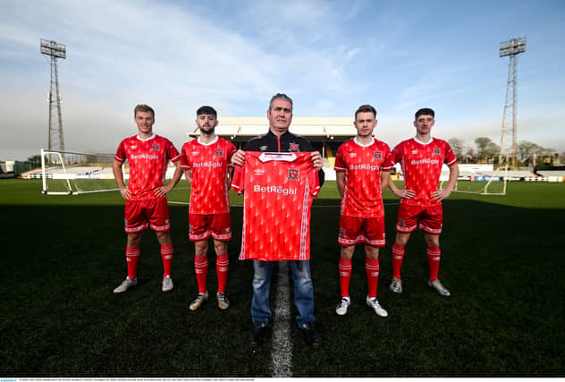 Former Dundalk player Tom McNulty with some of the current day squad at the launch of the club's new third choice strip. (Pic: Sportsfile)