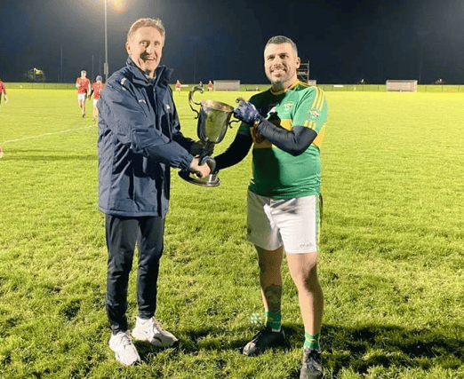 Sean O'Mahony's captain Eoin Hanratty receives the Johnny Bowden Cup form Louth GAA Chairmen Peter Fitzpatrick. (Photo: Louth GAA)