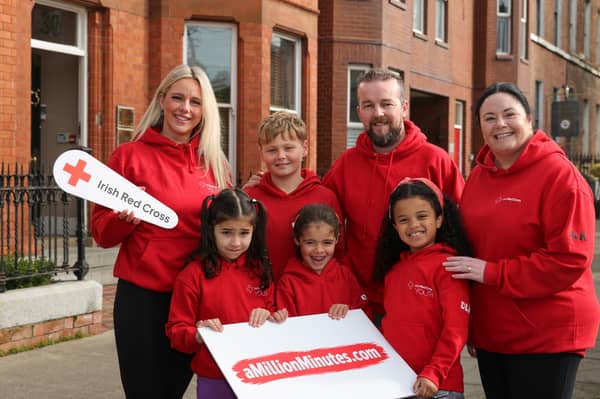 Irish Red Cross Dundalk's youngest volunteers, the T-Bears, Megan Ryan, Paul Nordon and Carol Cummiskey(all T-Bears Leaders) with Jaxon Birch(10), Bella Martin(6), Alice Maytone(6) and Alya Sloan(7) launch the new ‘Million Minutes’ campaign.
