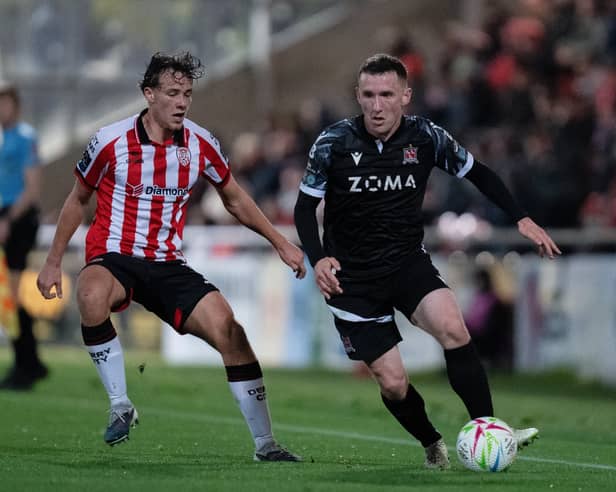 Robert Burns of Dundalk against Nick Twisk of Derry City