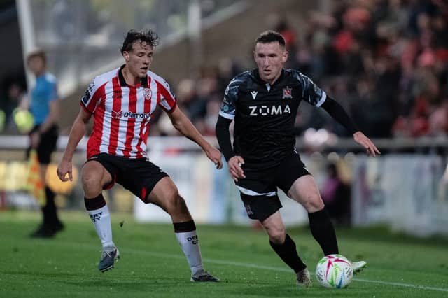 Robert Burns of Dundalk against Nick Twisk of Derry City