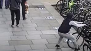 WATCH: See how easy it is to steal a bike on busy street in broad daylight 