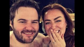 Comhghairdeachas mórthimpeall agus an t-amhránaí Róisín O geallta 