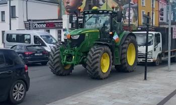 WATCH: Fuel protest convoy makes its way through streets of Dundalk