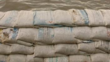 Louth residents urged to prepare for flooding as sandbags distributed ahead of high tides