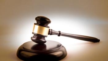 Louth man takes civil case against helicopter flying school owner