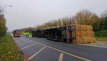 Response praised after lorry overturns on busy Louth road
