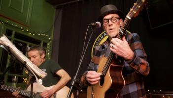 Live music at Fireside Sessions in Dundalk's Toales