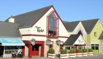 Popular Louth pub being used as a bus shelter amid increasing calls for action