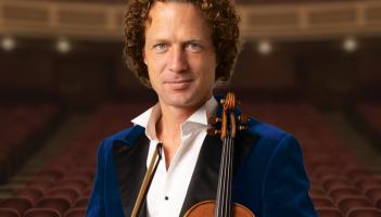 Vladimir Jablokov to bring Up Close tour to Dundalk