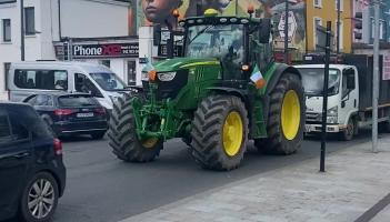 WATCH: Fuel protest convoy makes its way through streets of Dundalk
