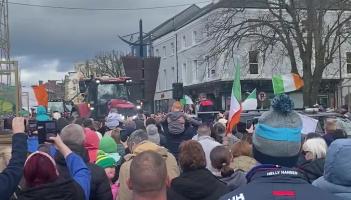 "We are going nowhere":  Fuel protester addresses crowd in Dundalk 