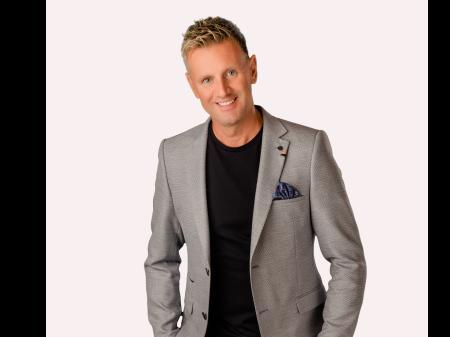 Singer Mike Denver set to perform at Louth venue