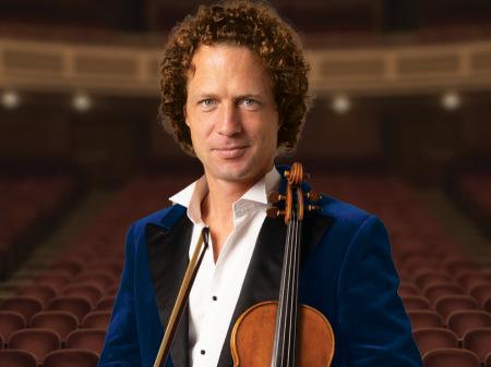 Vladimir Jablokov to bring Up Close tour to Dundalk