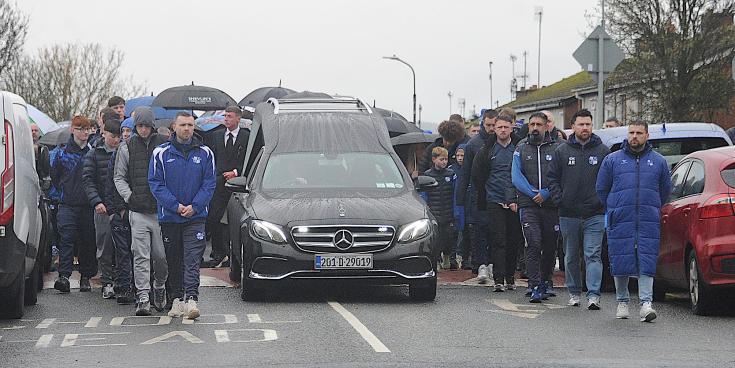 Ciar&aacute;n &ldquo;Skinny&rdquo; Bond laid to rest following his funeral in Dundalk