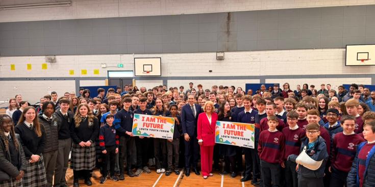 T&aacute;naiste visits Louth and takes part in D&aacute;il-style Leaders' Questions session with 200 students