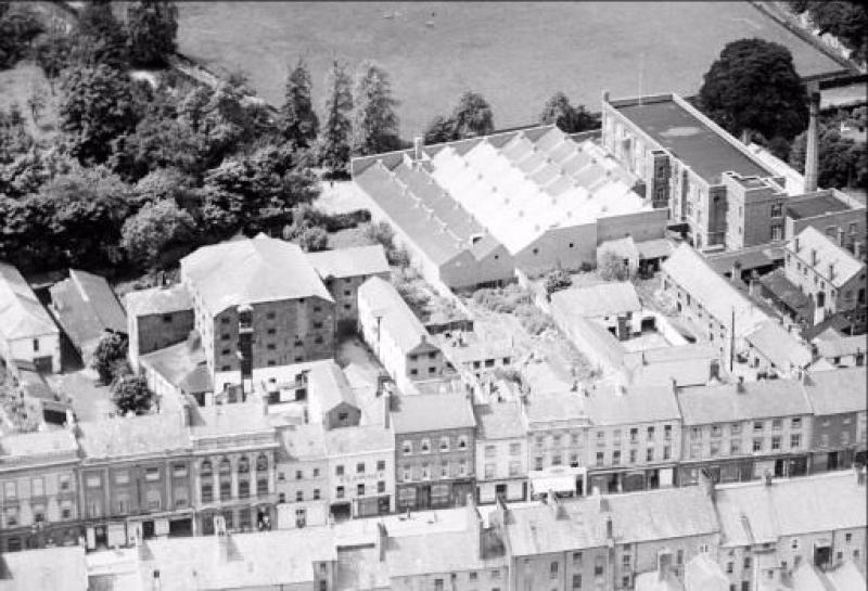 What happened in February 1933 that greatly affected Dundalk? 
