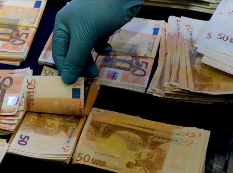 Gardaí issue warning to local traders after counterfeit money is found circulating in Dundalk