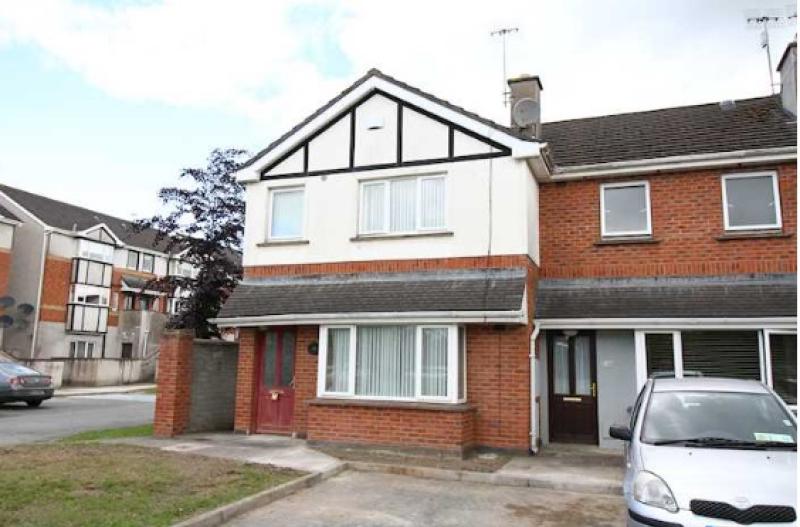 This 3-bed end of terrace Dundalk received 36 bids in 3 hours