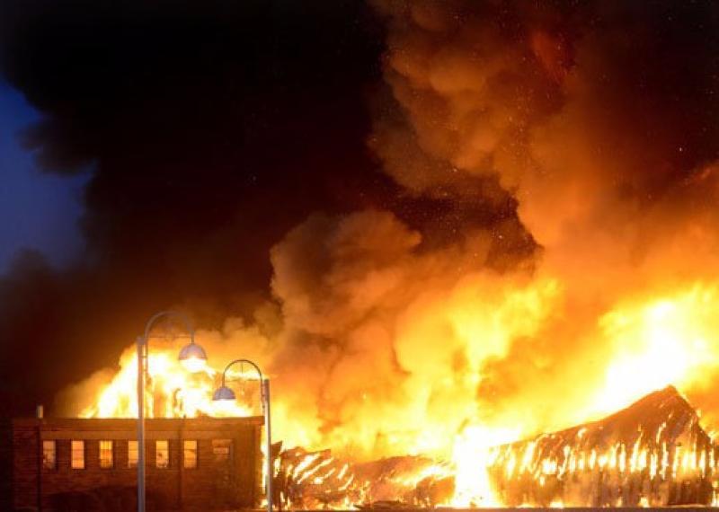 Garda&iacute; launch investigation after huge fire in Louth overnight
