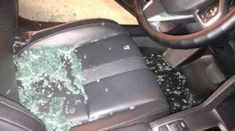 Cash and speakers stolen as car is raided in Dundalk