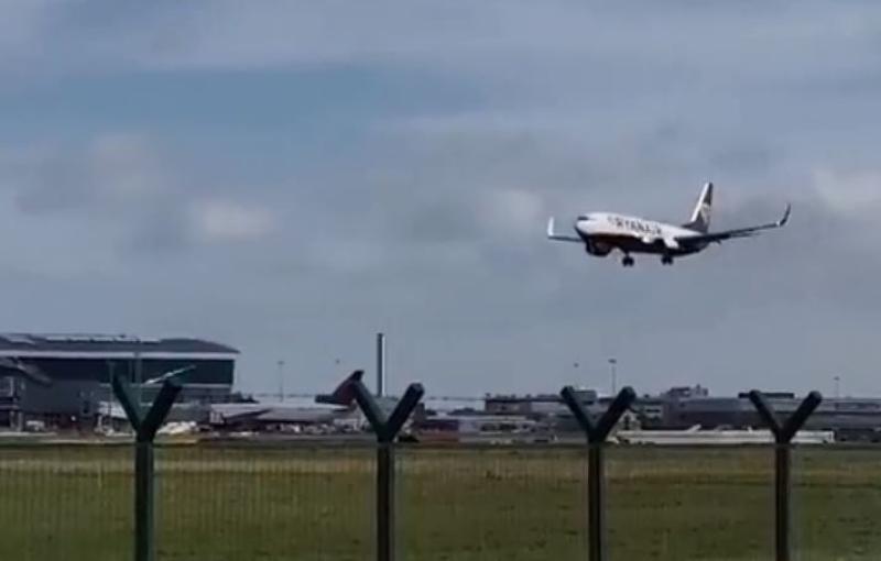 Garda&iacute; assaulted on plane at Dublin Airport after responding to 'disruptive passenger'