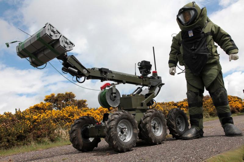 REPORT: Army bomb disposal team on way to "incident" in Omeath, in north Louth