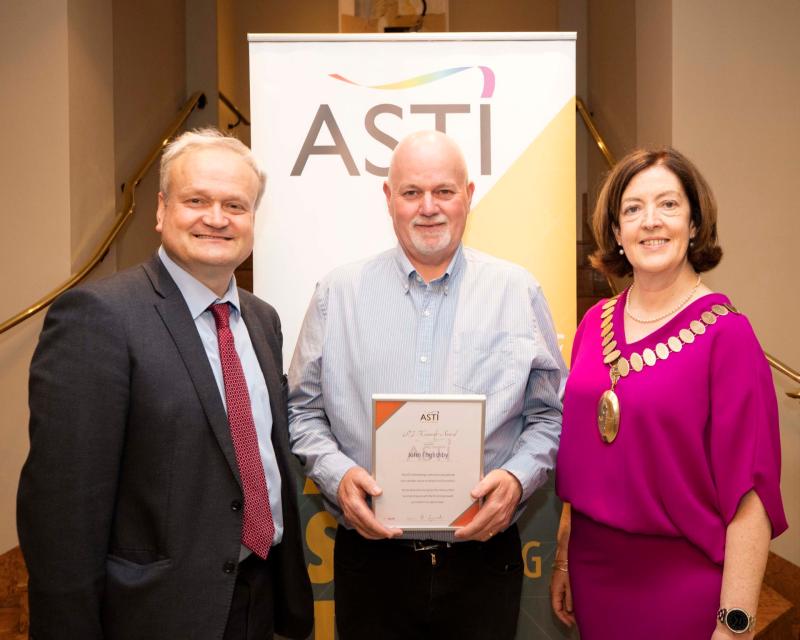 Former teacher at St. Mary’s College, Dundalk receives ASTI PJ Kennedy Award