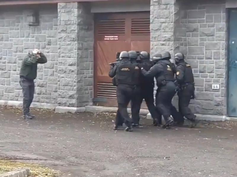 WATCH: Garda ASU and negotiator secure release of hostage in Louth training exercise