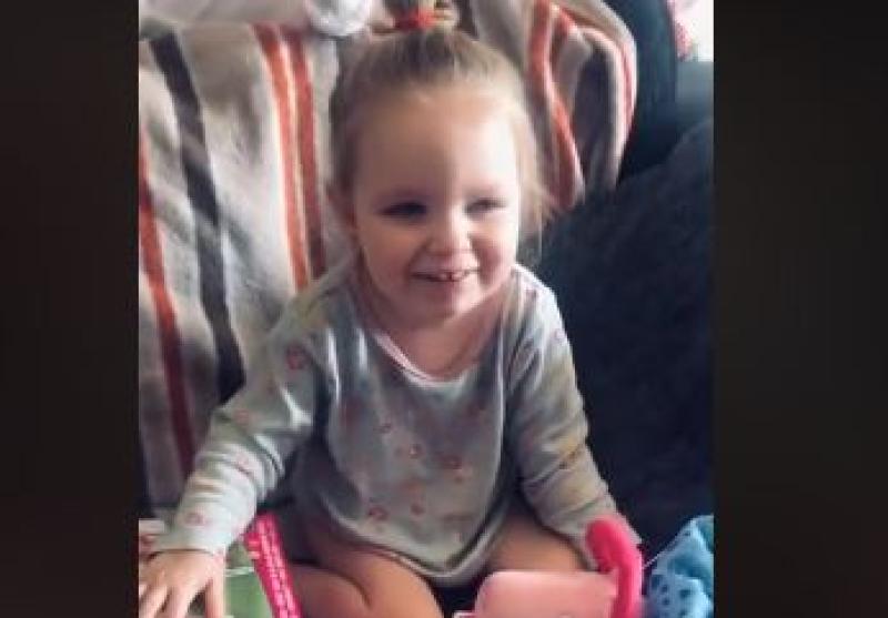 Former Dundalk FC star puts smile on brave Zoe Murphy's face with