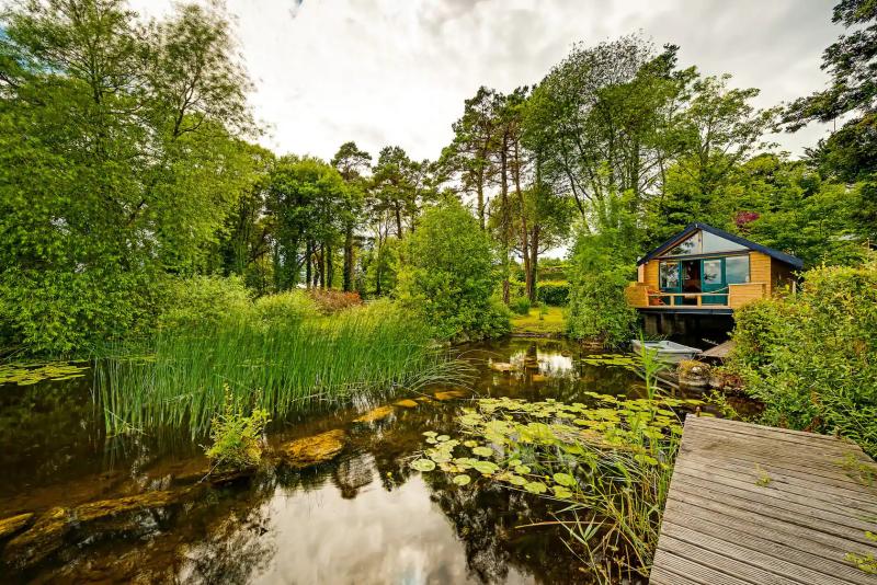 Staycationing in Ireland? Look no further than this stunning Airbnb boathouse overlooking Lough Derg 