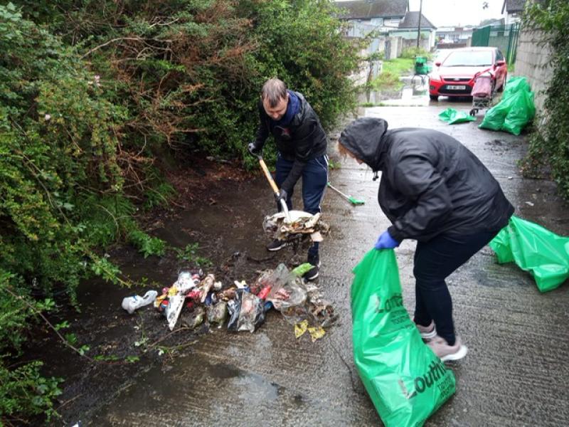 Two dozen bags of rubbish and other waste cleaned up in Oakland Park last weekend
