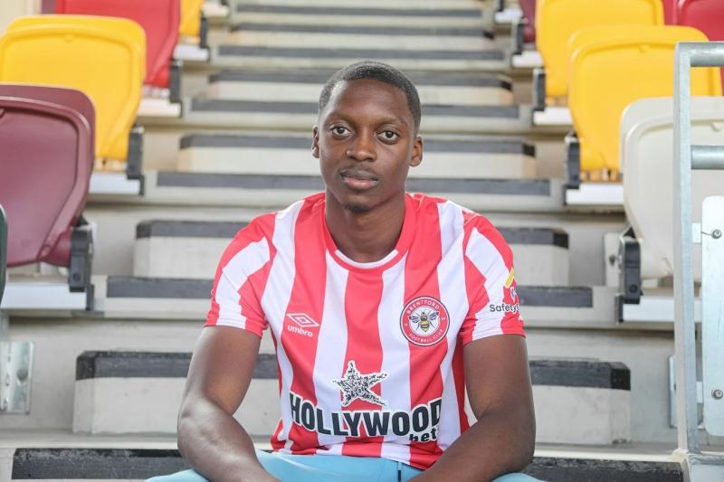 Val Adedokun completes him move from Dundalk to Premier League side Brentford