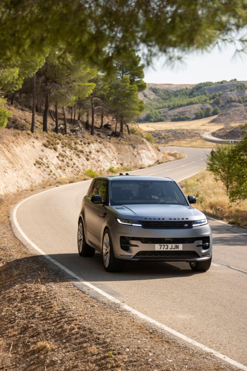  Louth Motors: Range Rover Sport 3.0 PHEV SE brings excellence on and off the road