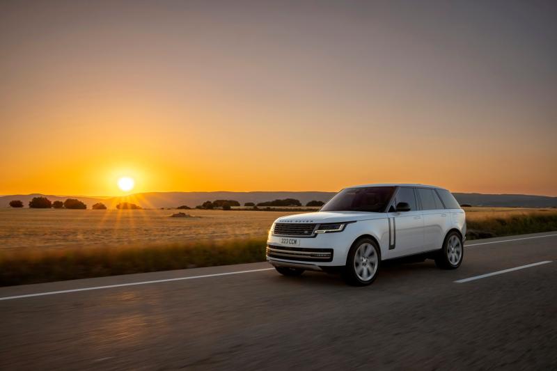 Louth Motors: Range Rover 3.0 PHEV - the pinnacle of motoring