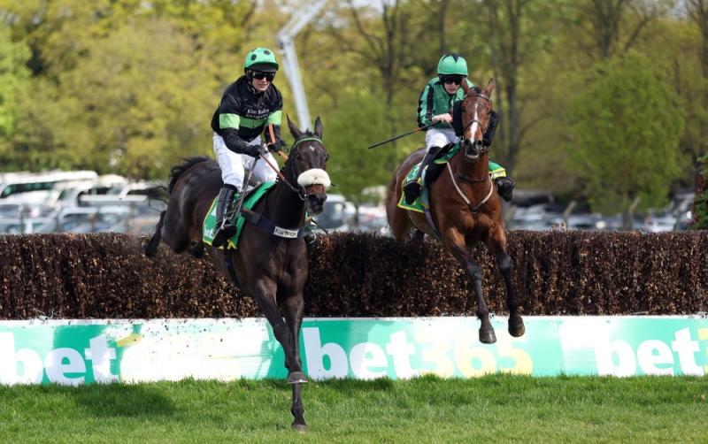 Hewick returns to Sandown to plunder Oaksey Chase