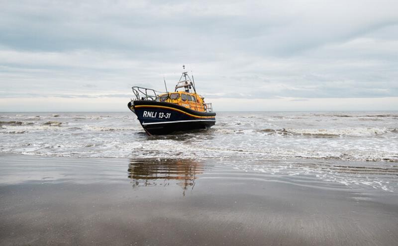 Clogherhead RNLI rescues two sailors after 30ft yacht breaks down