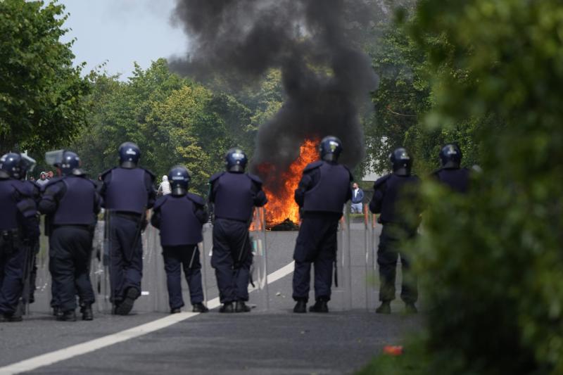 Garda hospitalised and man (20s) arrested at Coolock protest as rocks and bricks thrown