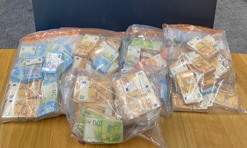 Three arrested after gardaí seize over €390k in Dublin and Portlaoise