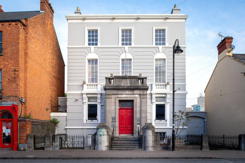 Former Dundalk Bank of Ireland building goes on the market for eye opening price