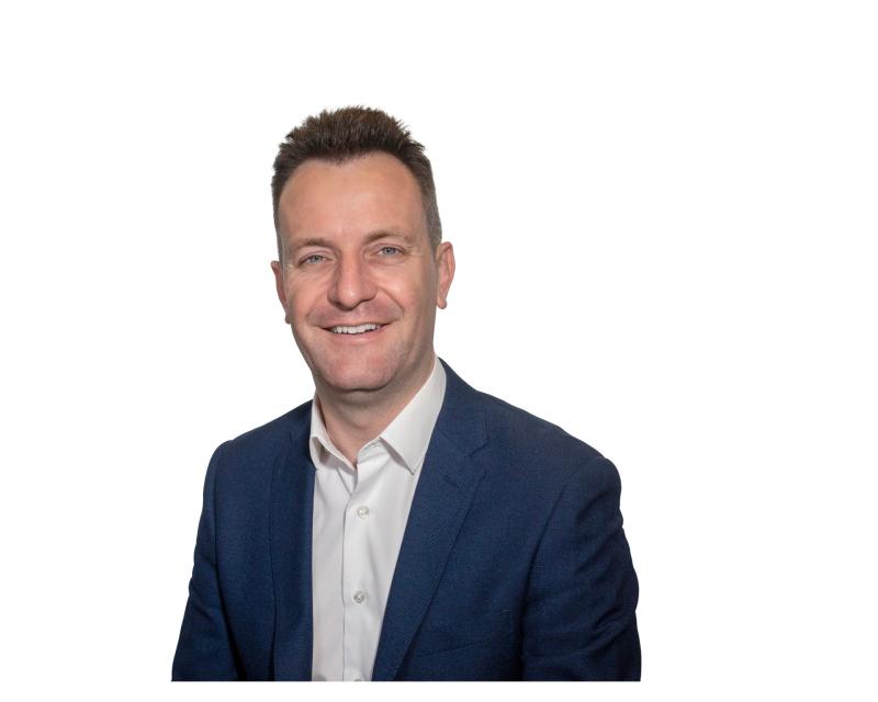 Kelly slams lack of bins on new road in Dundalk