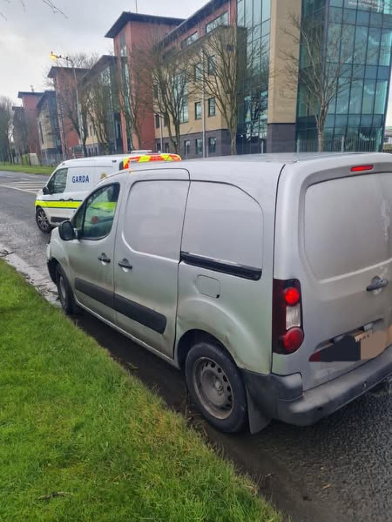 Routine stop escalates quickly as Dundalk Gardaí arrest driver