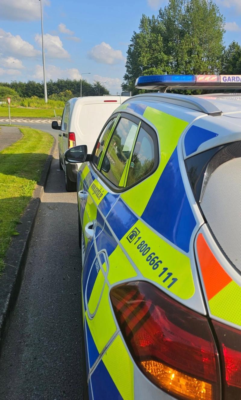 Louth driver so distracted by phone they miss marked Garda car 