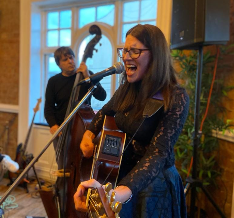  Dundalk’s own Alice Robinson returns to Toales for another Fireside Session