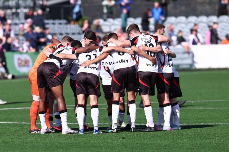 League leaders Dundalk FC host Athlone 