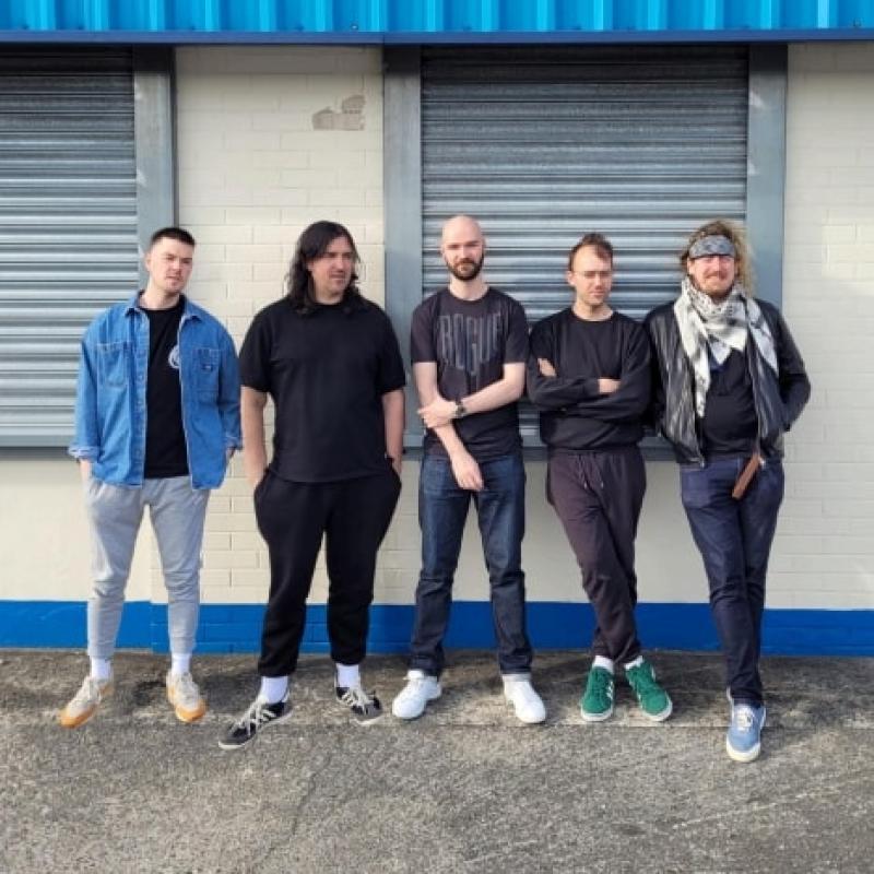 Trad-rock trailblazers Ispíní na hÉireann kick off major Irish tour in Dundalk